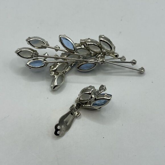 Verified Juliana Elegant Silver and Blue Brooch with single earring - Picture 3 of 5